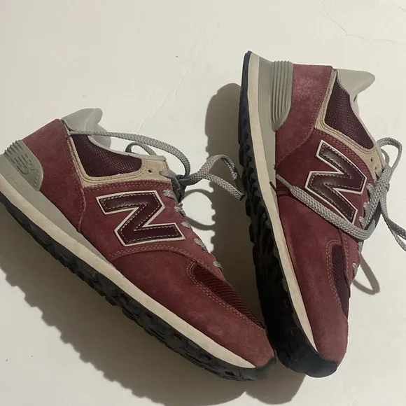 New Balance 574 Classic Suede Unisex Shoes Size 10 Burgundy