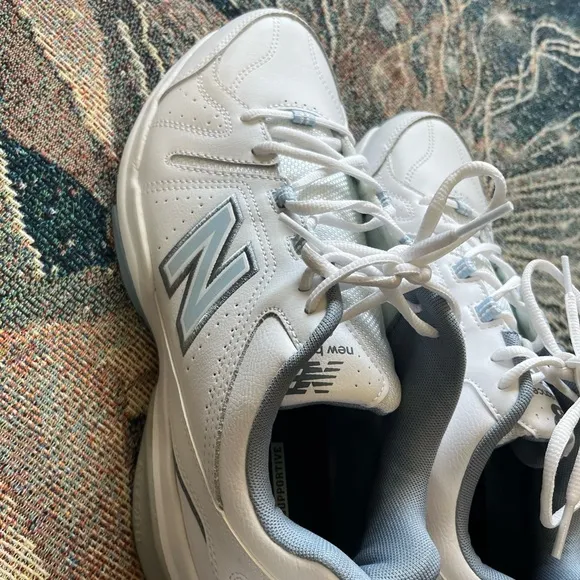 New Balance 608 White   Blue Sneakers Classic Low-Top Design Shoes SZ 9.5 Unworn