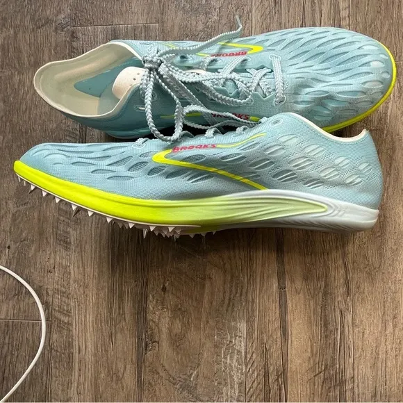 NEW Brooks ELMN8 7 Running Cleats