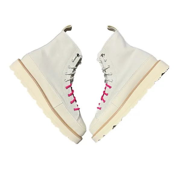 NEW Converse Gender Inclusive Chuck Taylor All Star High Top Sneaker Boot 42 EU