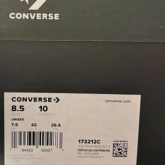 NEW Converse Gender Inclusive Chuck Taylor All Star High Top Sneaker Boot 42 EU