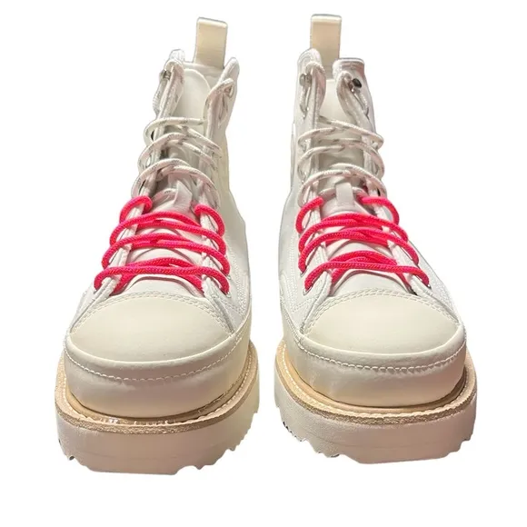 NEW Converse Gender Inclusive Chuck Taylor All Star High Top Sneaker Boot 42 EU