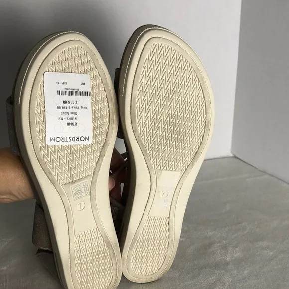 New EILEEN FISHER Women Size 7 Platinum Story Platform Wedge Sandals Zip Straps