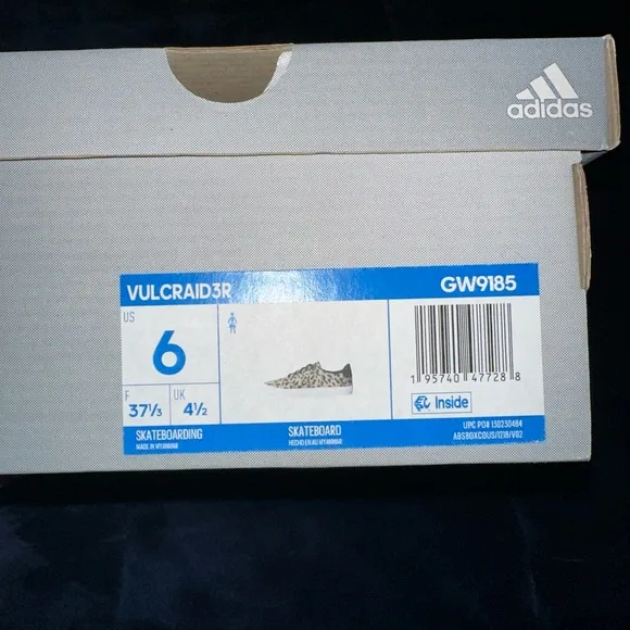 New in box Adidas Vulc Raid3r Shoes size 6