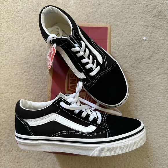 NEW Kids Classic Old Skool Vans Shoes