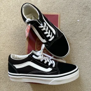 NEW Kids Classic Old Skool Vans Shoes