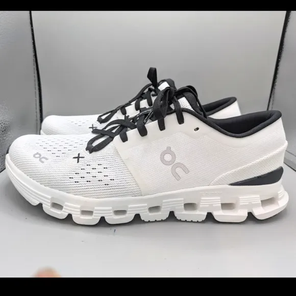 NEW MODEL - ONCLOUD X4 - MEN'S ATHLETIC SHOES AUTHENTIC  SZ 9.5
