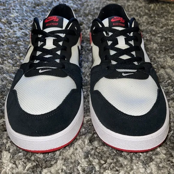 New NIKE SB Alleyoop in White/University Red/White/Black