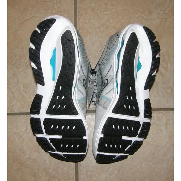 NEW NWT Mens Sz 7 1/2 Light Grey Athletic Running Shoes MIZUNO WAVE INSPIRE 18
