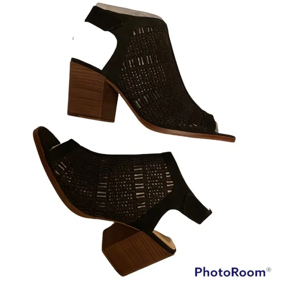 NIB VINCE CAMUTO VC-KEANNIE BLACK OPEN TOE STACKED BLOCK HEEL SANDALS ⭐️⭐️⭐️…