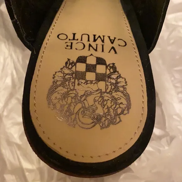 NIB VINCE CAMUTO VC-KEANNIE BLACK OPEN TOE STACKED BLOCK HEEL SANDALS ⭐️⭐️⭐️…