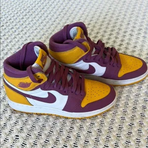 NIKE AIR JORDAN 1 Retro High OG Brotherhood Purple and Yellow Sneakers | 4.5Y