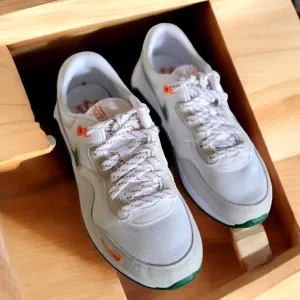 Nike Air Max  Nike Youth Sneakers  White &amp; Green  6Y  DX2957-100