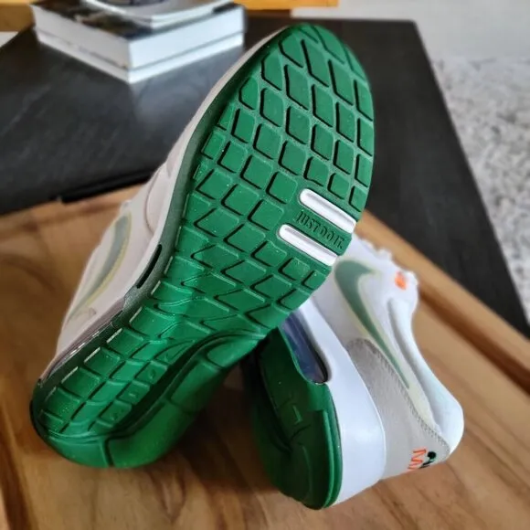 Nike Air Max  Nike Youth Sneakers  White &amp; Green  6Y  DX2957-100