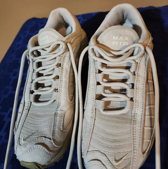 Nike Air Max Tailwind 4 Size 4 BV1367-200 Tan Shoes Sneakers
