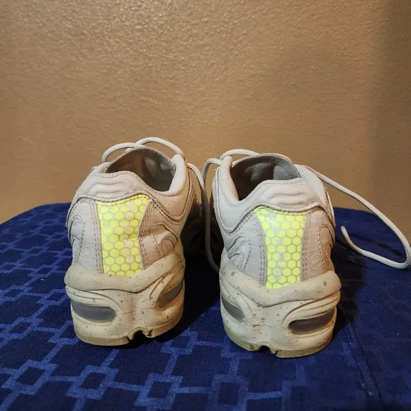 Nike Air Max Tailwind 4 Size 4 BV1367-200 Tan Shoes Sneakers