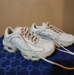 Nike Air Max Tailwind 4 Size 4 BV1367-200 Tan Shoes Sneakers