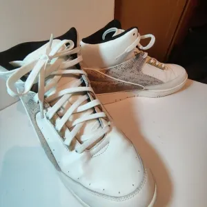 Nike Air Python Athletic Shoes, White &amp; Grey Snakeskin on White Leather. Sz 10