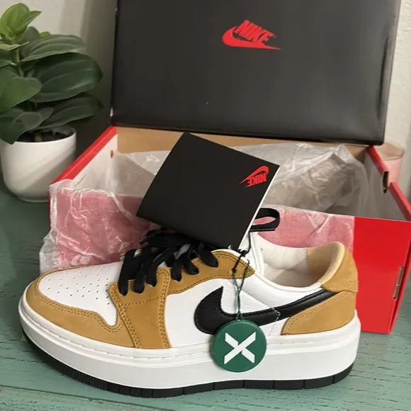 Nike Black and Tan Sneakers Classic Style SZ 7 Wos
