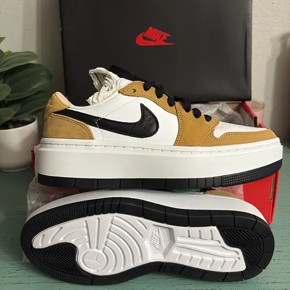 Nike Black and Tan Sneakers Classic Style SZ 7 Wos
