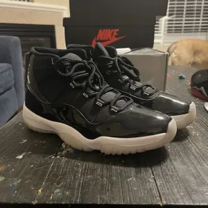 Nike Black and White Sneakers with Classic Design
