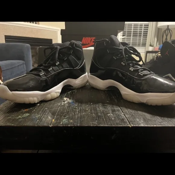 Nike Black and White Sneakers with Classic Design