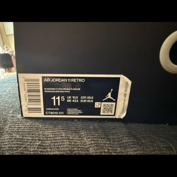 Nike Black and White Sneakers with Classic Design