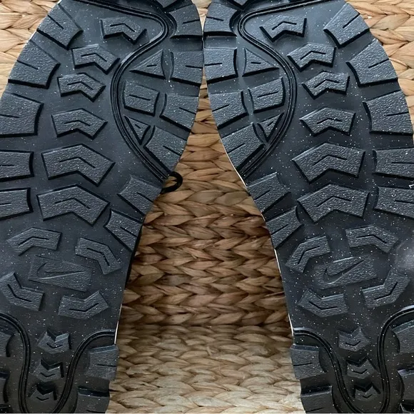 Nike‎ Classic City Sneaker Boot
