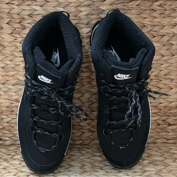 Nike‎ Classic City Sneaker Boot
