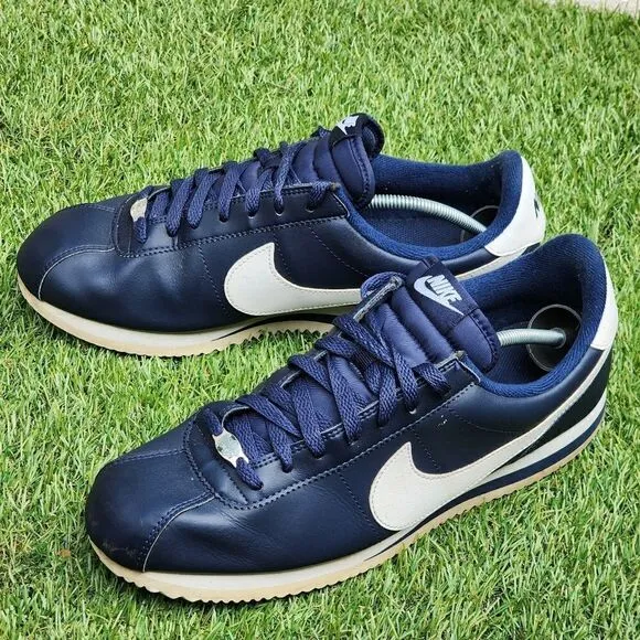 NIKE CORTEZ CLASSIC- Mens Shoes - SIZE 11 -- SEE PICTURES --