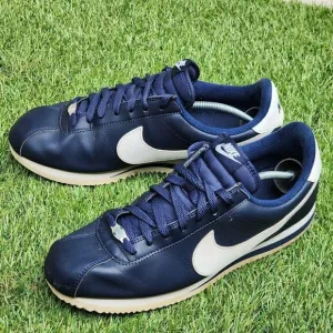 NIKE CORTEZ CLASSIC- Mens Shoes - SIZE 11 -- SEE PICTURES --