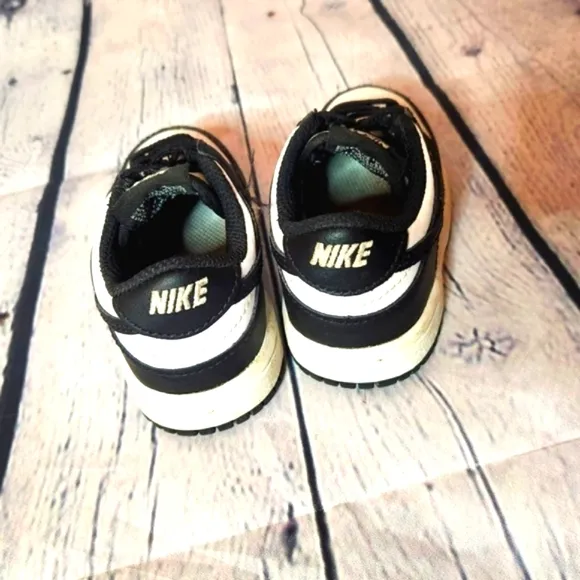 Nike Dunk Low Black and White Little Boys Kids Sneakers Sz 5C EUC