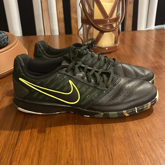 Nike Gato II Indoor Soccer shoes cleats new 580453 007 Mens size 12 black camo