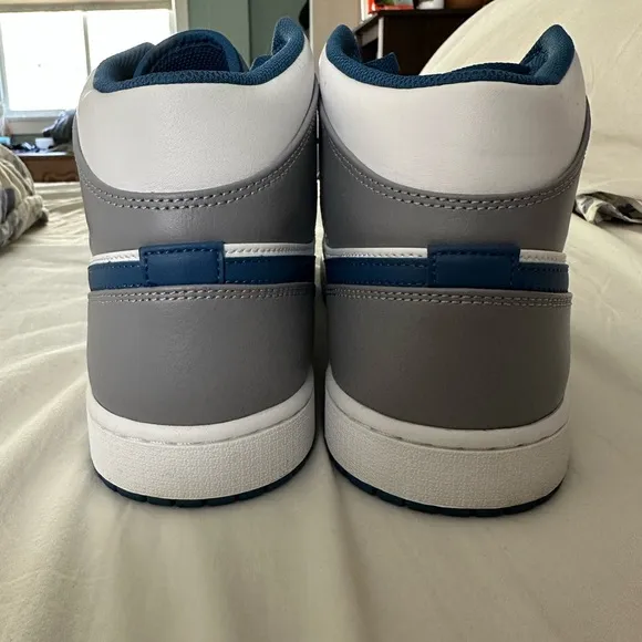Nike Gray and Blue Sneakers with Classic Design