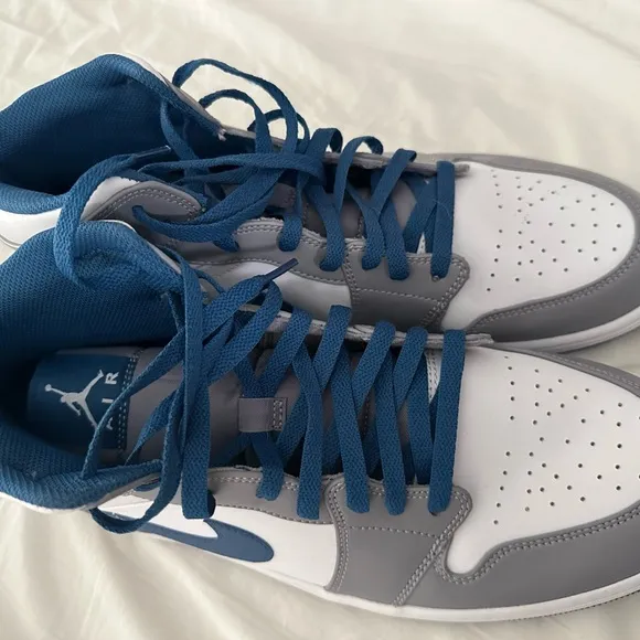 Nike Gray and Blue Sneakers with Classic Design