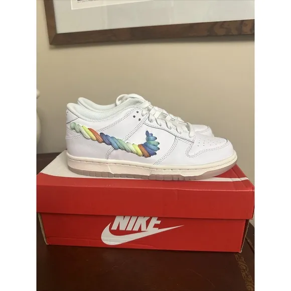 Nike GS Dunk Low SE Rainbow Lace Swoosh/White FN4861-100 i Size 6Y NIB