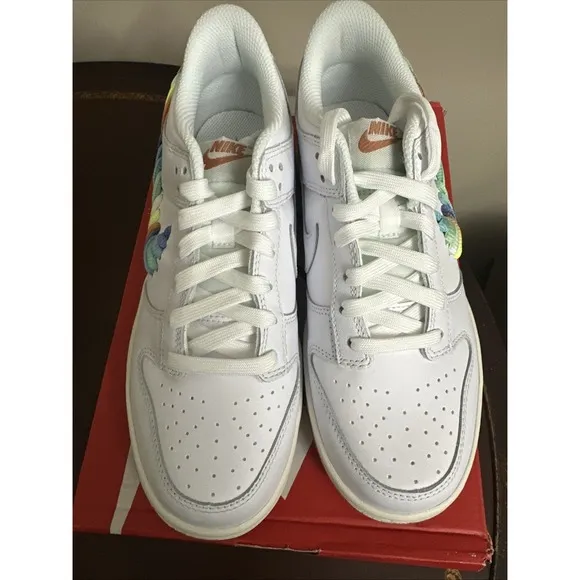 Nike GS Dunk Low SE Rainbow Lace Swoosh/White FN4861-100 i Size 6Y NIB