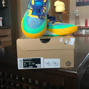 Nike Kids Kyrie 6 Basketball Shoes - Blue and Yellow