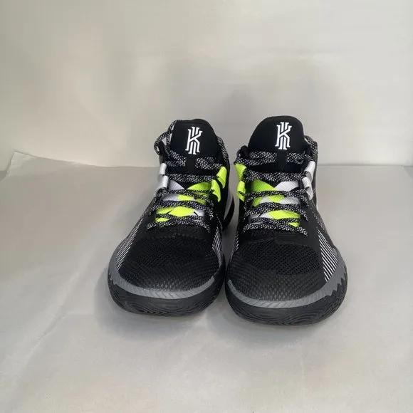 Nike Kyrie Irving Flytrap V Black and Gold Basketball Shoe NWT