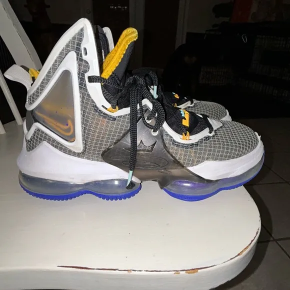Nike Lebron 19 Graduates Size 7 Great Condition