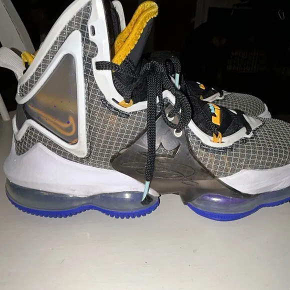 Nike Lebron 19 Graduates Size 7 Great Condition