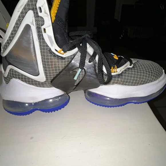 Nike Lebron 19 Graduates Size 7 Great Condition