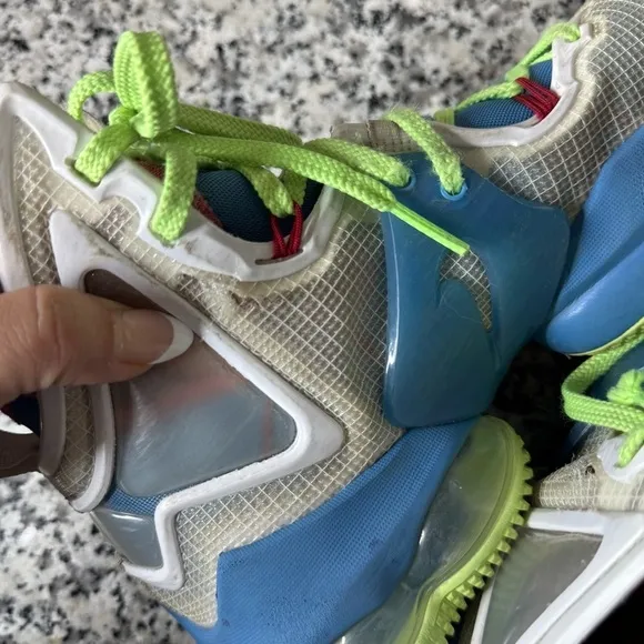 Nike Lebron 19 GS ‘Tropical’ Boys Shoes Size 4.5Y