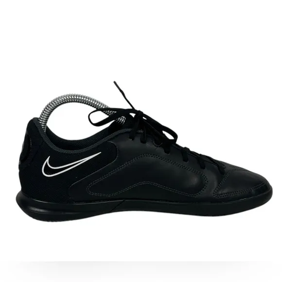 Nike Legend 9 Club IC Mens Size US 7 Indoor Soccer Black Futbol DA1189 001