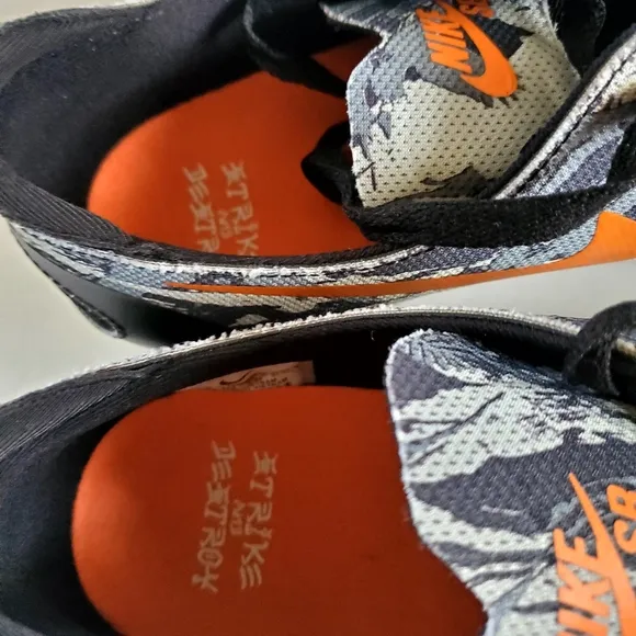 Nike Men's SB Lunar Black/Orange Size 13