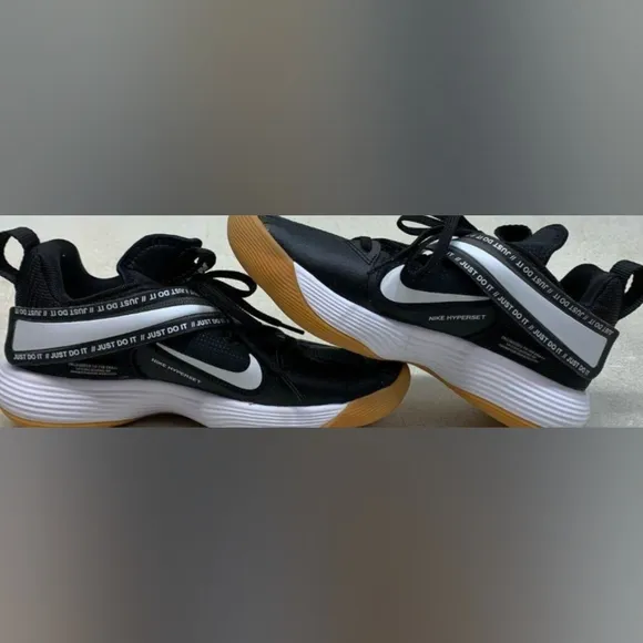 Nike React HyperSet Volleyball Sneakers Size 7 NWOT MSRP $135
