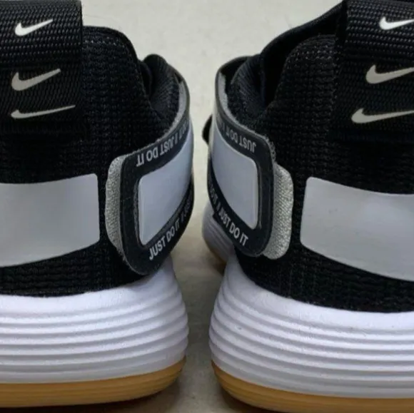 Nike React HyperSet Volleyball Sneakers Size 7 NWOT MSRP $135