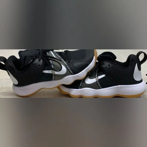 Nike React HyperSet Volleyball Sneakers Size 7 NWOT MSRP $135