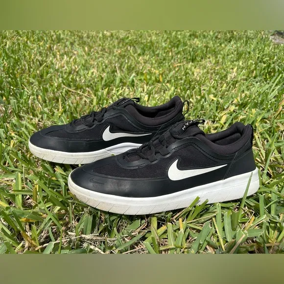 Nike SB Nyjah Free 2 Black White BV2078-001 Men's Panda Oreo SIZE 10
