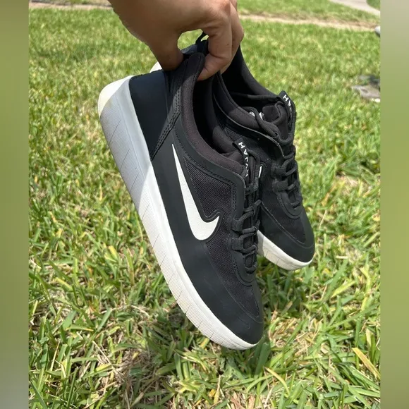 Nike SB Nyjah Free 2 Black White BV2078-001 Men's Panda Oreo SIZE 10